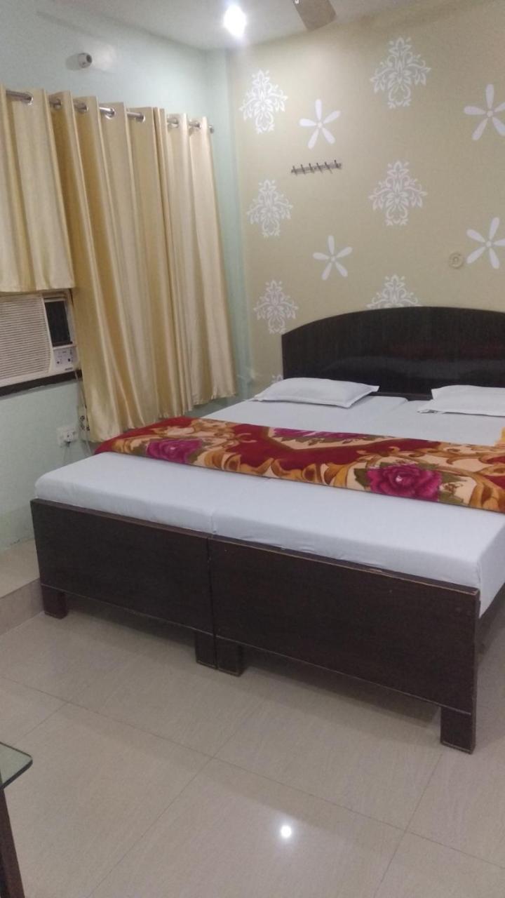 Hotel Giriraj Inn Варанасі Екстер'єр фото