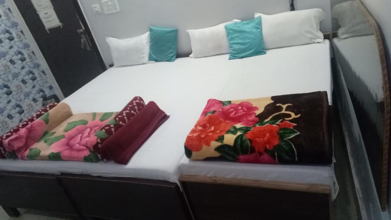 Hotel Giriraj Inn Варанасі Екстер'єр фото